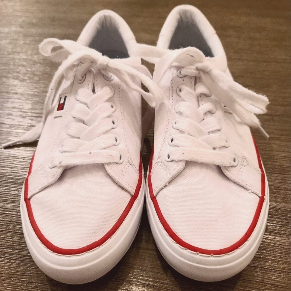 White Hilfiger lace-up low top sneakers